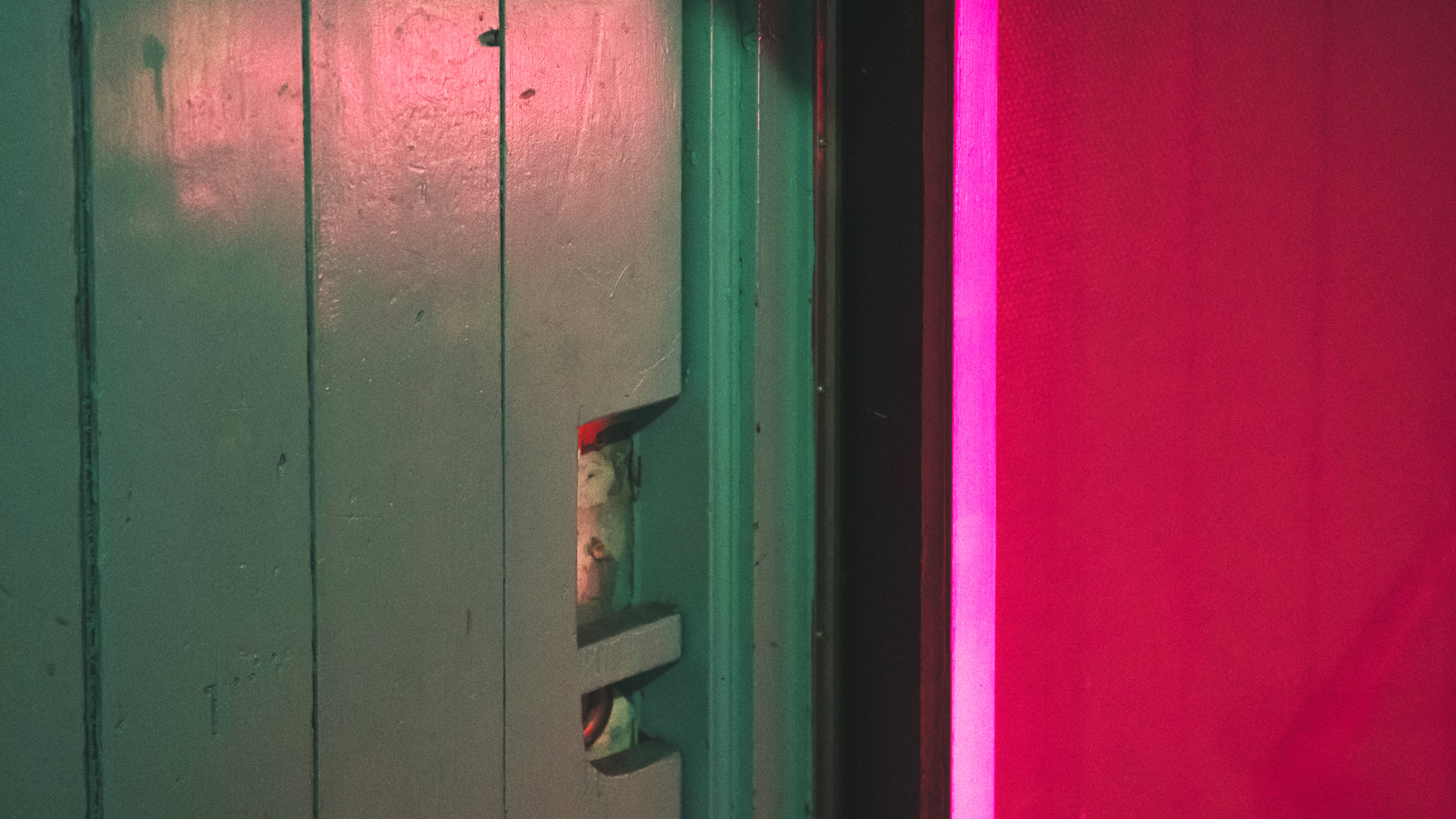 Pink door blue wall - Kasper Christiansen